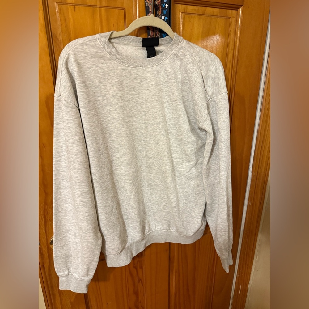 H&M Mens Sweatshirt Size Medium Light Gray Fleece Loose Fit Crew Neck Pullover